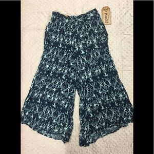 Juniors Mudd cropped tribal wide leg pant